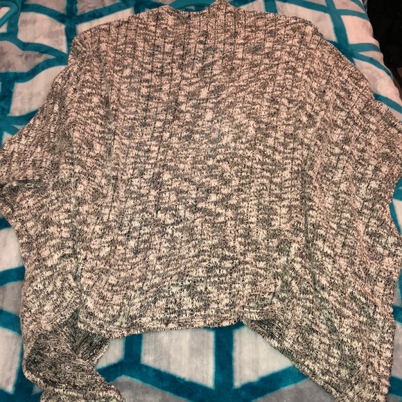 Spring/Summer Time Cover-up ☀️ - Picture 2 of 3